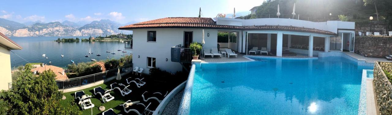 מאלצ'סינה Hotel Garden מראה חיצוני תמונה