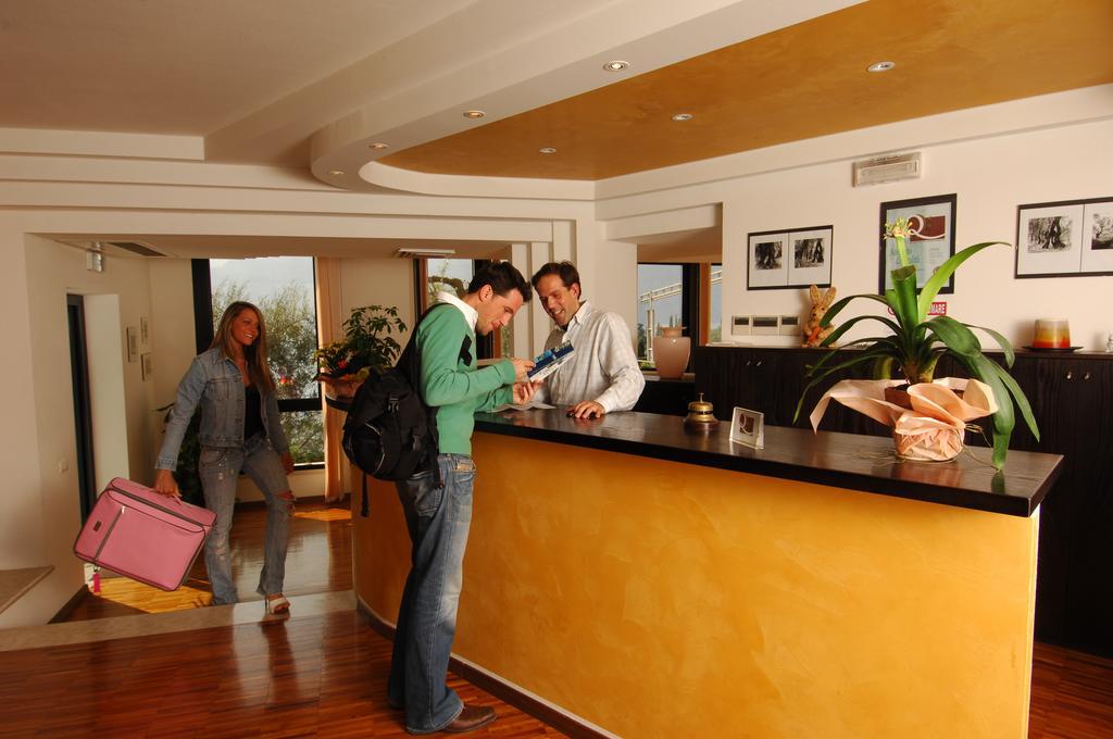 מאלצ'סינה Hotel Garden מראה חיצוני תמונה
